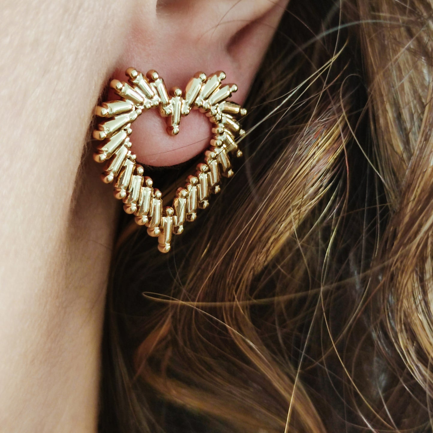 Brincos studs Alma